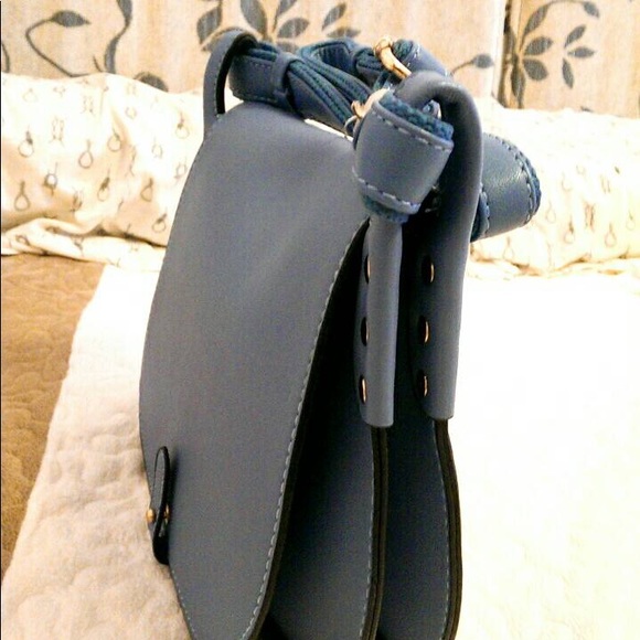 Woman’s Cross body bag - Picture 3 of 3